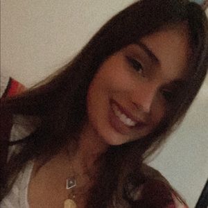 Meet your Posher, Alessandra